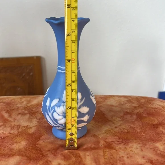 Handmade Blue and White Floral Small Vase - Picture 8 of 9